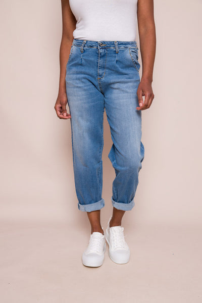 Liv Girlfriend Jeans - Light blue